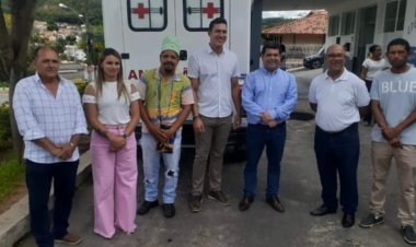 Deputado Douglas Melo entrega ambulância para o serviço de saúde de Cachoeira da Prata