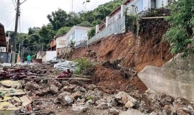 Mulher com bebê no colo escapa por pouco de desabamento