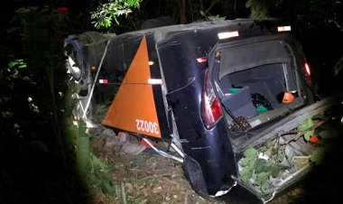 Ônibus com time de adolescentes capota em Minas Gerais