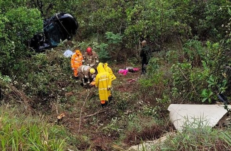 Carro cai em ribanceira e capota por 50 metros em Montes Claros; todos sobrevivem ao acidente
