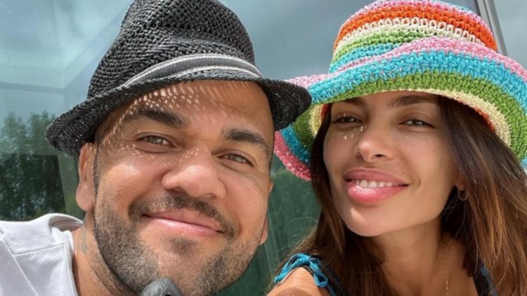 Mulher de Dani Alves se pronuncia após prisão do lateral na Espanha: confira