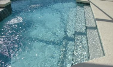 Bebê de um ano morre afogado em piscina no interior de Minas