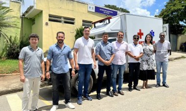Deputado Douglas Melo entrega ambulância para o serviço de saúde de Baldim