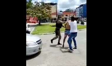 Homem entra em luta corporal com um policial militar após tentar danificar pneu de viatura