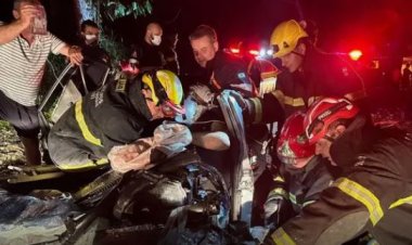 BR-354: carreta pega fogo após grave acidente envolvendo vários veículos no interior de Minas;