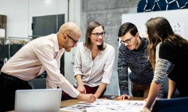 Redução da carga horária semanal para 4 dias de trabalho resulta em menor incidência de burnout e manutenção da produtividade