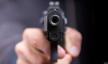 Jovem leva tiro na perna enquanto fumava maconha em praça do Interlagos