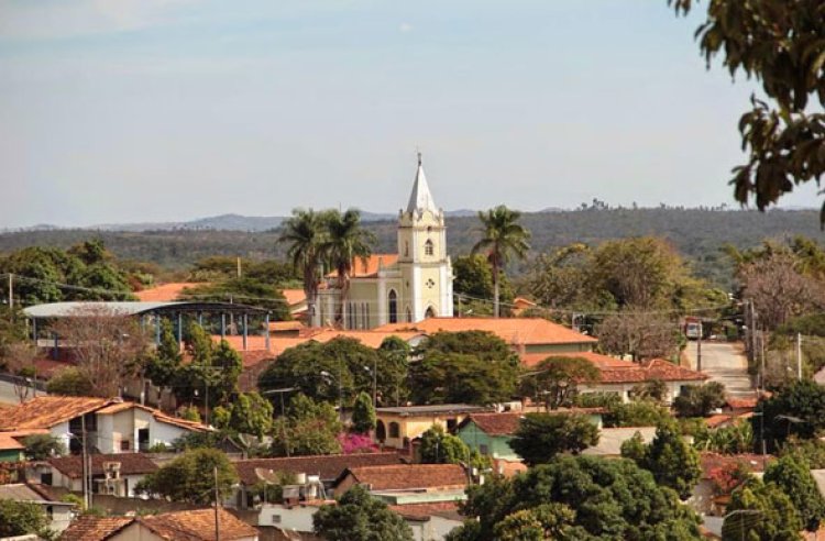 Bêbada, filha agride mãe de 71 anos em Baldim a chutes e tapas