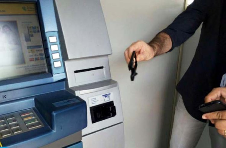 Golpista instala 'chupa-cabra' em caixa eletrônico de banco de Curvelo