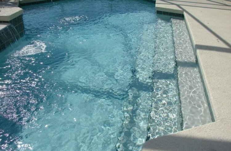 Bebê de um ano morre afogado em piscina no interior de Minas