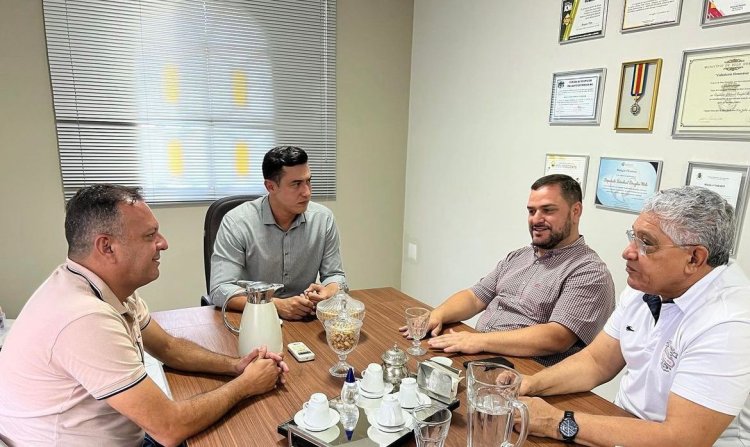 Deputado Douglas Melo e prefeito Aroldinho de Paraopeba lutam por transporte para comunidade da Pontinha