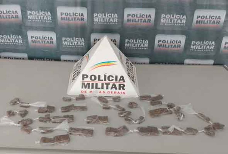 Menor é flagrado escondendo buchas de maconha em imóvel no Tamanduá