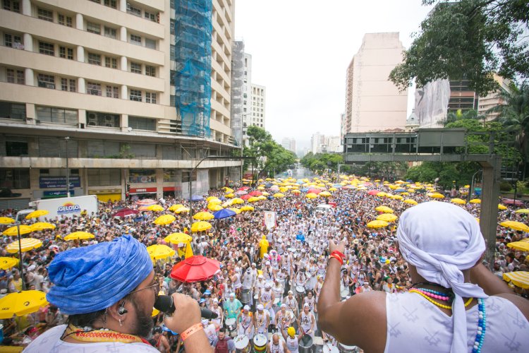 Baianas Ozadas comemora uma década e faz homenagem à força feminina no Carnaval de BH