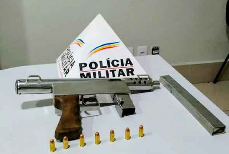 Homem é flagrado com submetralhadora e drogas em ocupação no Cidade de Deus
