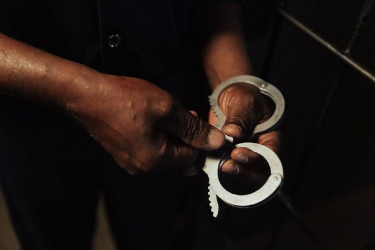 Homem é preso por violência doméstica no município de Baldim; autor teria chutado o rosto da esposa