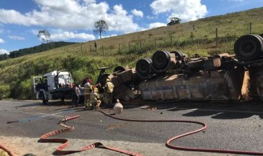 Carreta tomba na BR-381, uma pessoa morre e uma grávida e um homem ficam feridos em Minas