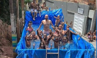 "Tá calor, tá calor": amigos transformam caminhão em piscina em BH