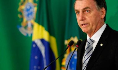 Controladoria autoriza divulgação da carteira de vacinação de Bolsonaro