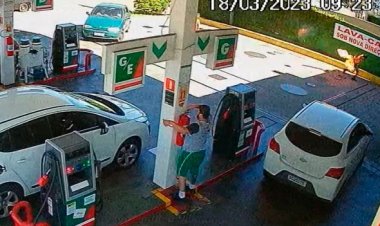 Frentista acusado de atear fogo em cliente em posto de combustível de Curitiba é procurado pela polícia
