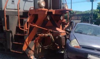 Acidente em Betim: carro é atingido por trem neste domingo