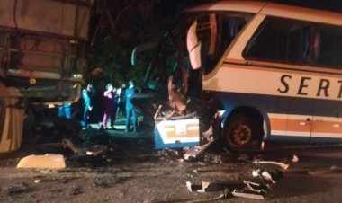 Acidente com ônibus, caminhão e moto deixa seis feridos em Curvelo