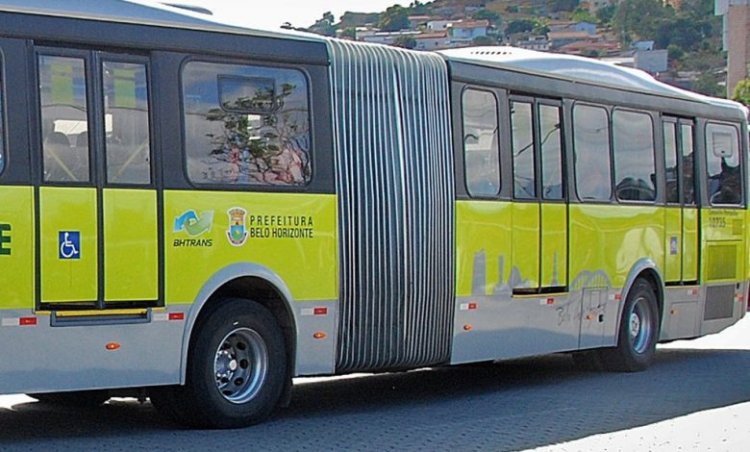 Homem é preso por abusar de mulher enquanto socorria colega que passava mal em ônibus