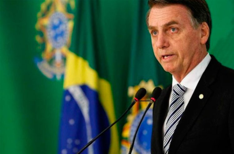 Controladoria autoriza divulgação da carteira de vacinação de Bolsonaro