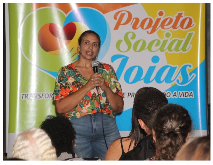 Alunas do curso de informática do Projeto Social Joias - Transformando pelo Abraço e Promovendo a Vida, destacam a importância da qualificação gratuita na cidade