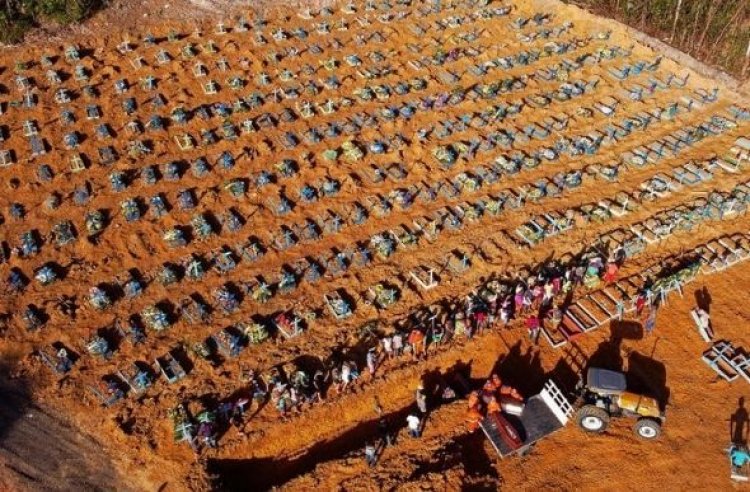 Brasil chega a 700 mil mortos pela Covid-19