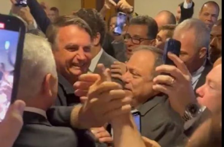 Bolsonaro chega em Brasília após três meses nos EUA
