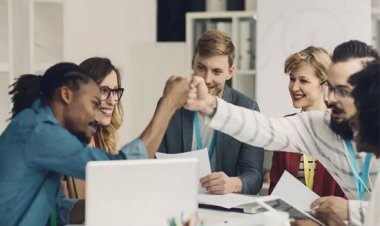 Adaptando-se às mudanças no mercado de trabalho: Habilidades essenciais para profissionais em constante evolução