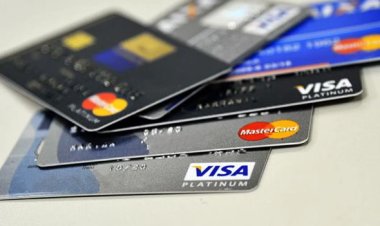 Inadimplência: quatro em cada 10 brasileiros têm dívidas no rotativo do cartão de crédito