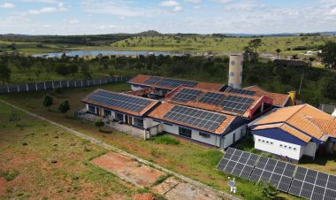 Educação vai produzir energia a partir de placas solares instaladas em escolas municipais