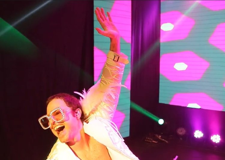 O maior tributo a Elton John da América Latina desembarca em BH