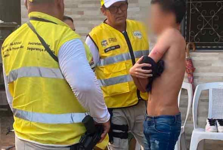 Filho se recusa a seguir religião do pai e é espancado