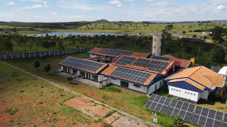 Educação vai produzir energia a partir de placas solares instaladas em escolas municipais