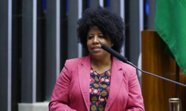 Projeto de lei que prevê igualdade salarial entre homens e mulheres é aprovado pela Câmara