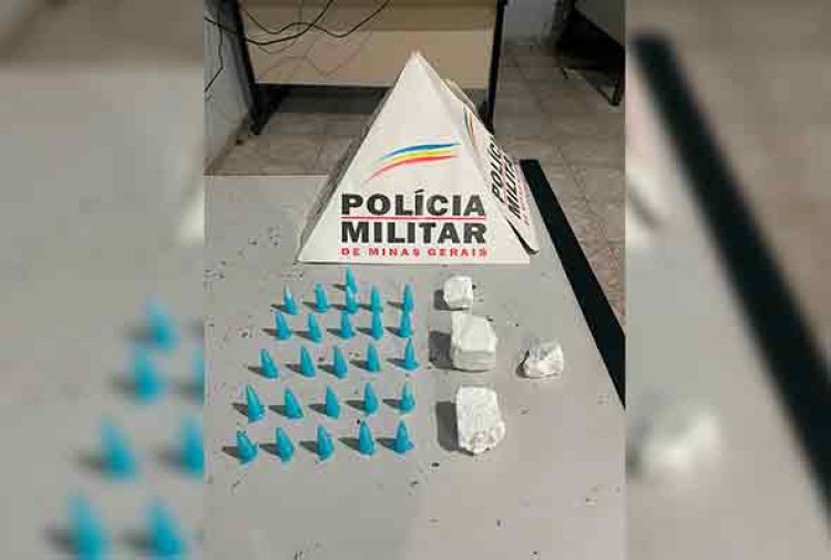Homem com pedras brutas e pinos de cocaína é preso em Capim BrancO