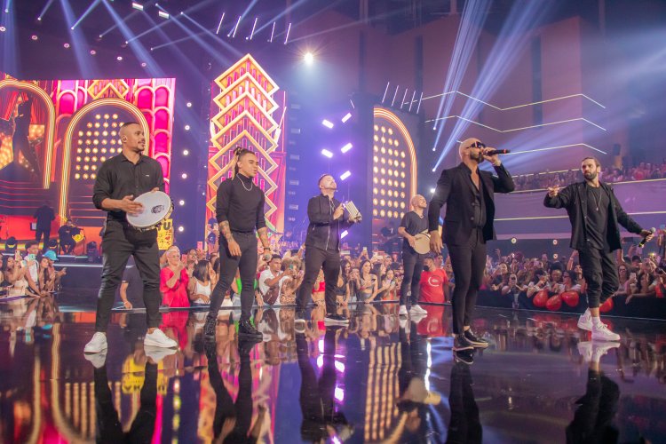 Com a participação de Belo, Akatu lança as últimas faixas do DVD "Degrauzinho por Degrauzinho"