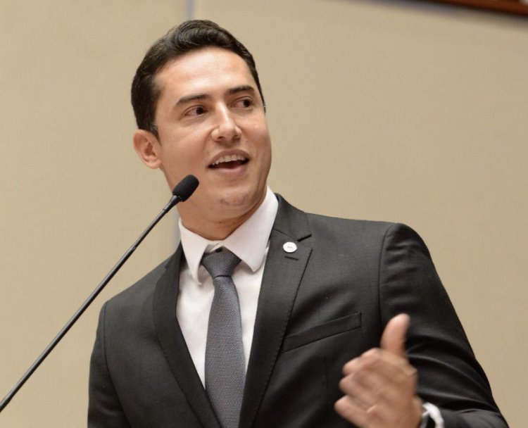 Deputado Douglas Melo cobra que empresa responsável pela concessão assuma a manutenção da MG-424