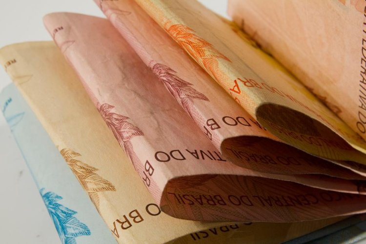 Ladrão aproveita casa aberta sem moradores e furta R$ 2,4 mil em Jequitibá