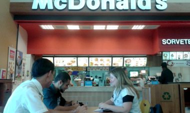 McDonald's do Shopping Sete Lagoas oferece vaga para atendente