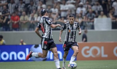 Jogadores do Atlético analisam gramado sintético na Arena MRV: 'não gosto'