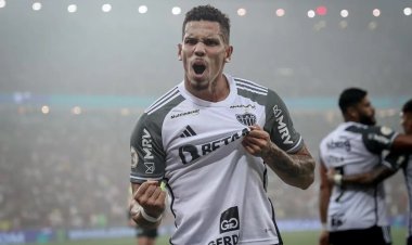 Paulinho é alvo mais uma vez de intolerância religiosa após vitória do Atlético