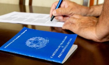 Desemprego cai a 7,6% no trimestre terminado em outubro, diz IBGE