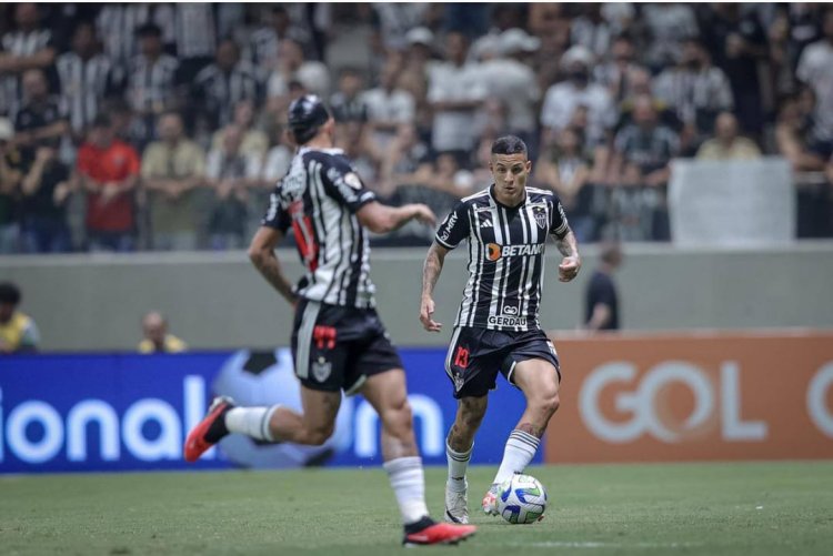 Jogadores do Atlético analisam gramado sintético na Arena MRV: 'não gosto'