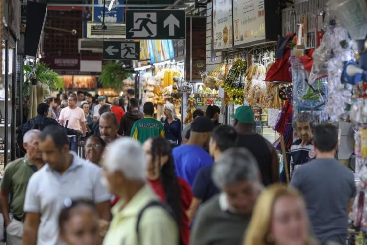 Entidades do comércio repercutem recuo do governo sobre trabalho aos feriados