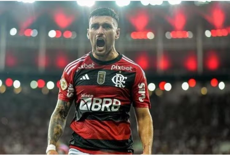 Arrascaeta resolve, Flamengo vence Bragantino e agita reta final do Brasileirão