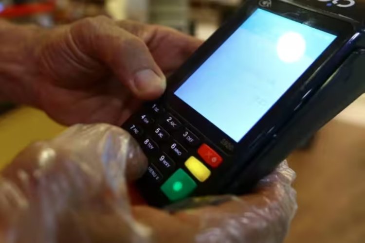 Golpe da maquininha de cartão, inventado no Brasil, ganha o mundo; saiba qual
