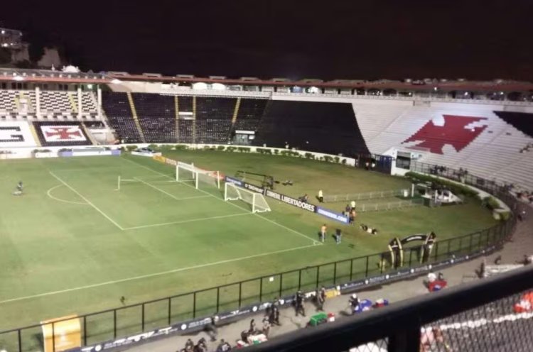 Corinthians e Vasco fazem duelo direto contra o rebaixamento no Brasileirão